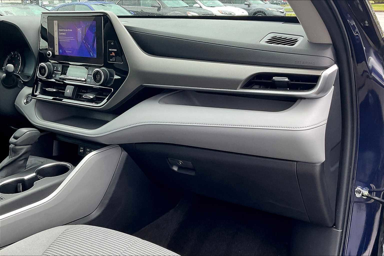 Used 2023 Toyota Highlander L image 16