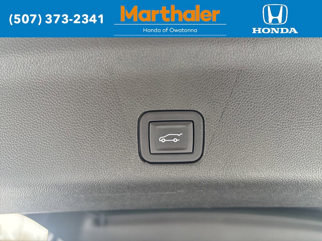 Used 2025 GMC Yukon XL Denali image 17