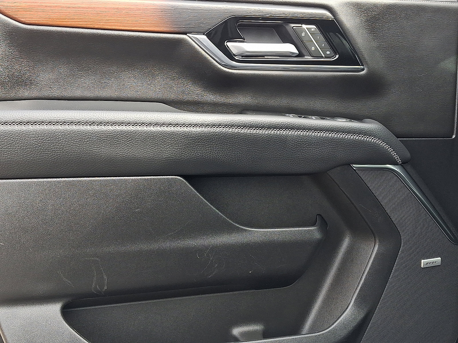 Certified 2025 GMC Yukon Denali image 13