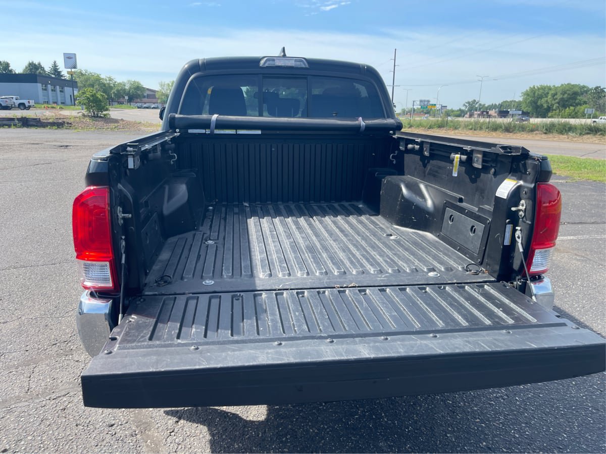 Used 2017 Toyota Tacoma SR5 w/ Tow Package AWD/4WD image 11