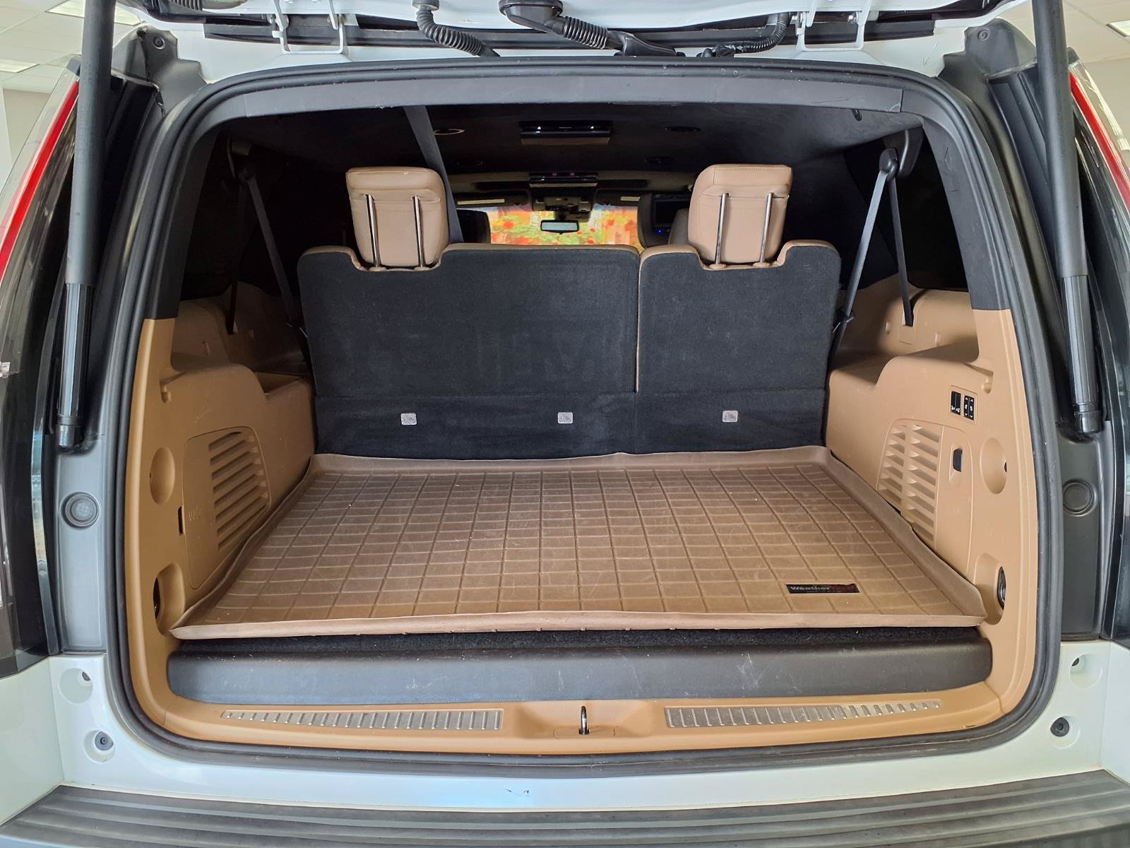 Used 2019 Cadillac Escalade ESV Platinum AWD/4WD image 19