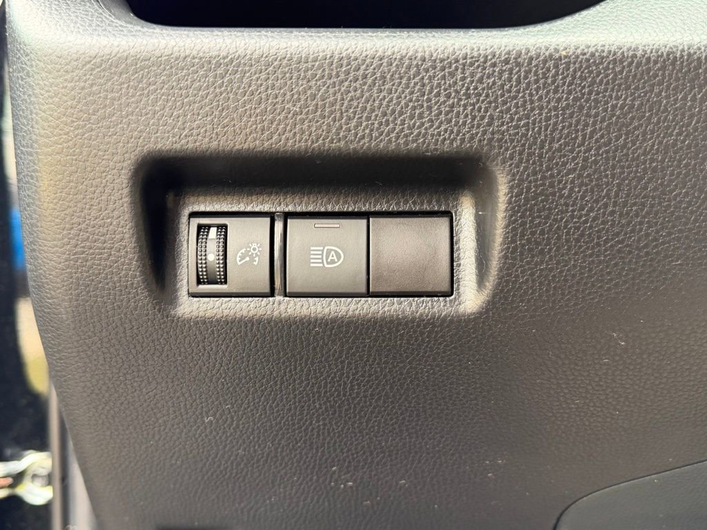 Used 2021 Toyota RAV4 LE image 27