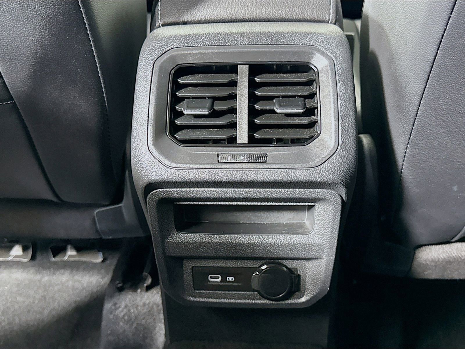 Certified 2024 Volkswagen Tiguan SE AWD/4WD image 23