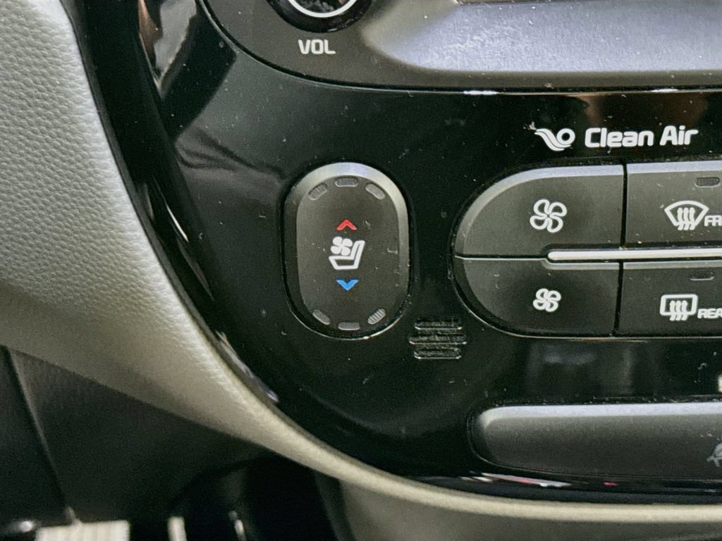 Used 2017 Kia Soul + w/ Primo Package FWD image 21