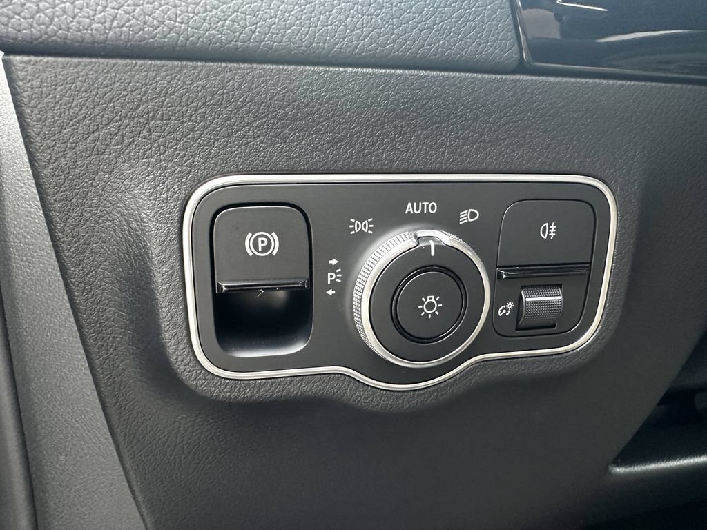 New 2026 Mercedes-Benz GLA 35 AMG 4MATIC image 35
