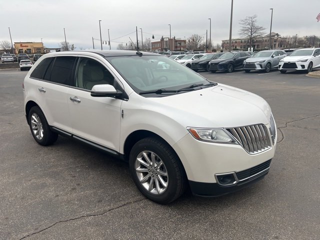 Used 2012 Lincoln MKX FWD image 1