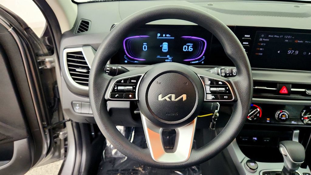 Used 2025 Kia Seltos LX AWD/4WD image 13