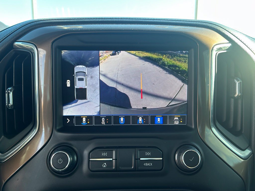 Used 2020 Chevrolet Silverado 1500 High Country w/ Technology Package AWD/4WD image 17