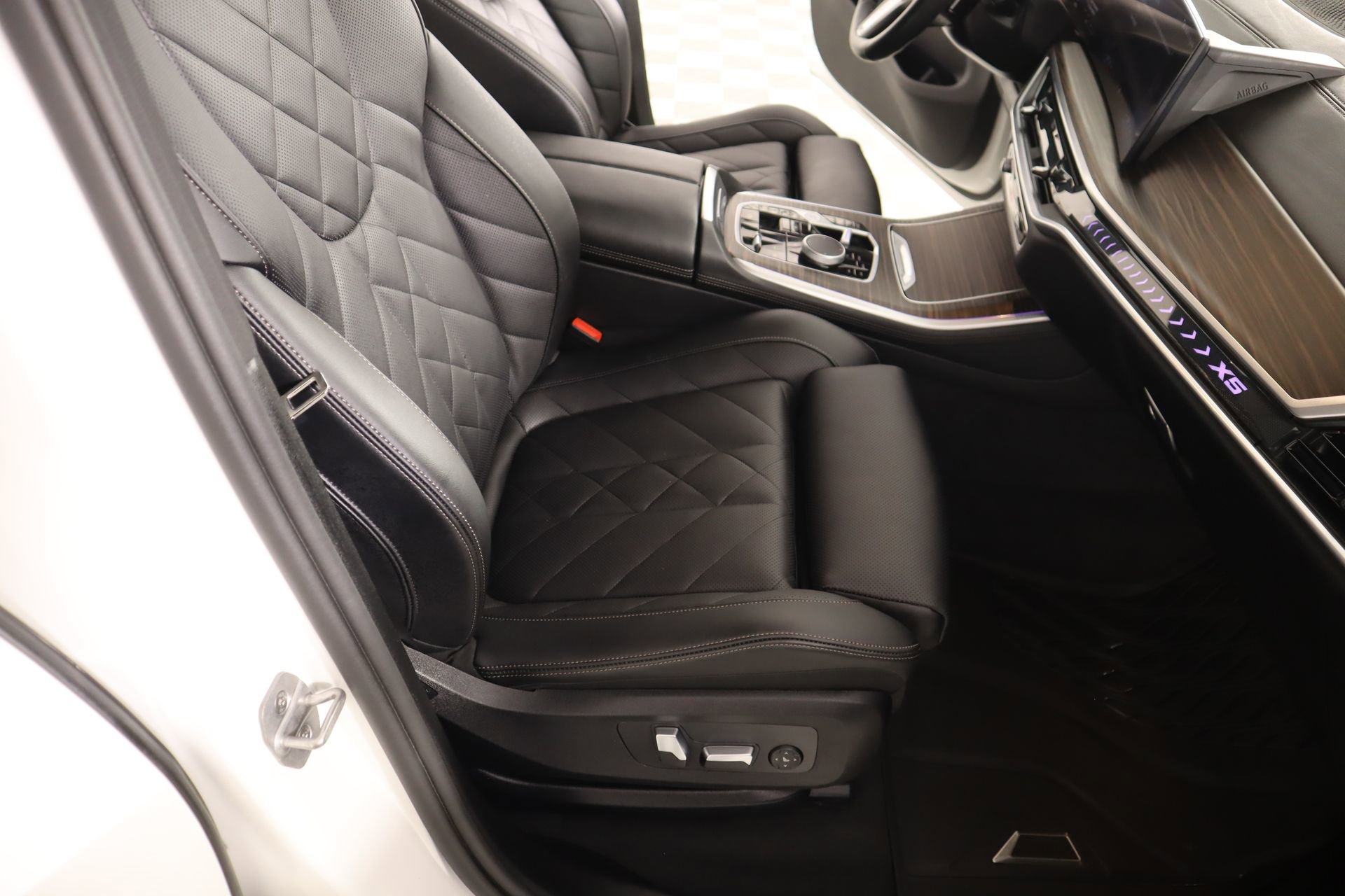 Used 2026 BMW X5 xDrive50e w/ M Sport Package image 14