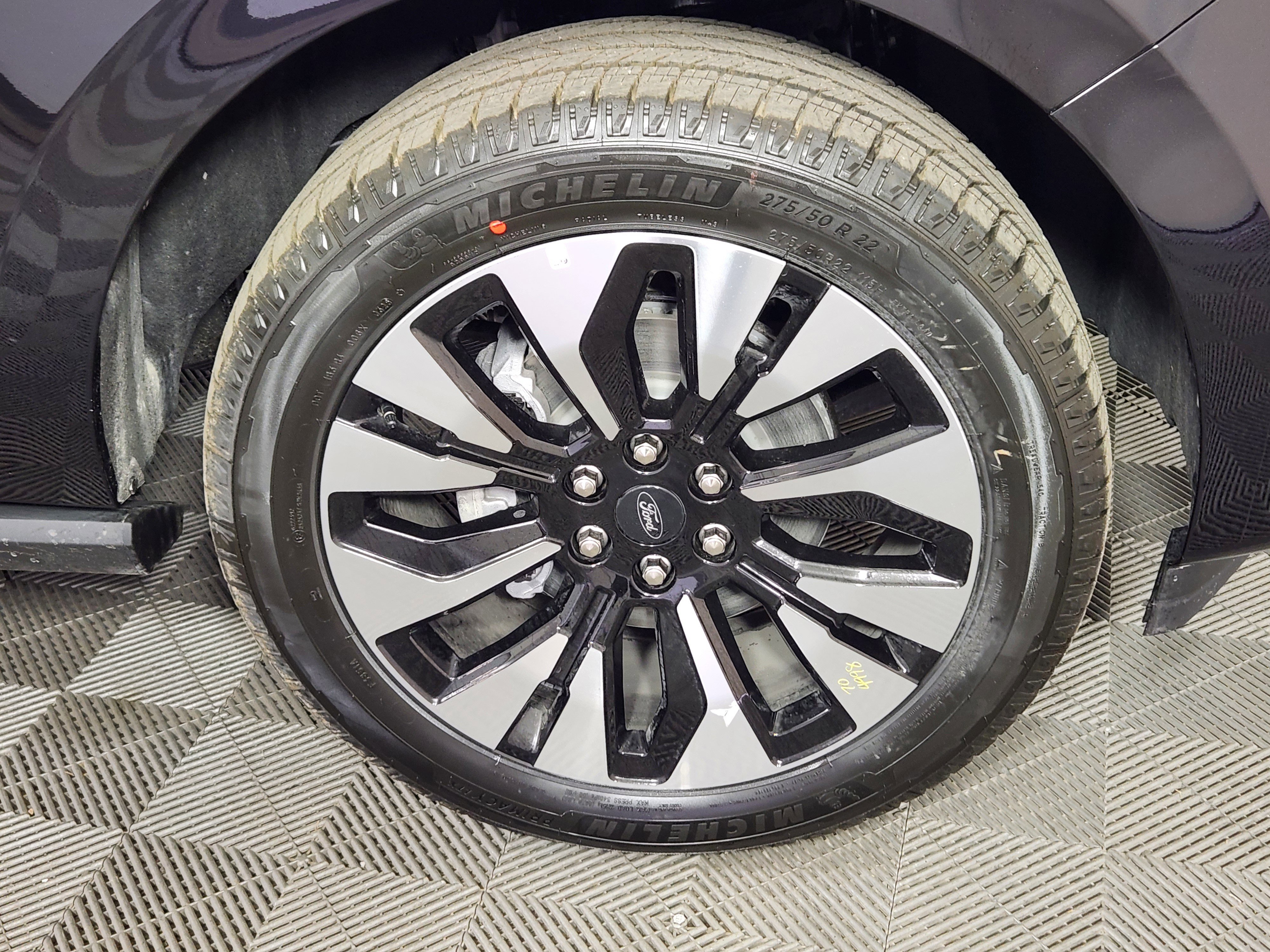 New 2026 Ford Expedition Platinum w/ Driver's Package AWD/4WD image 9