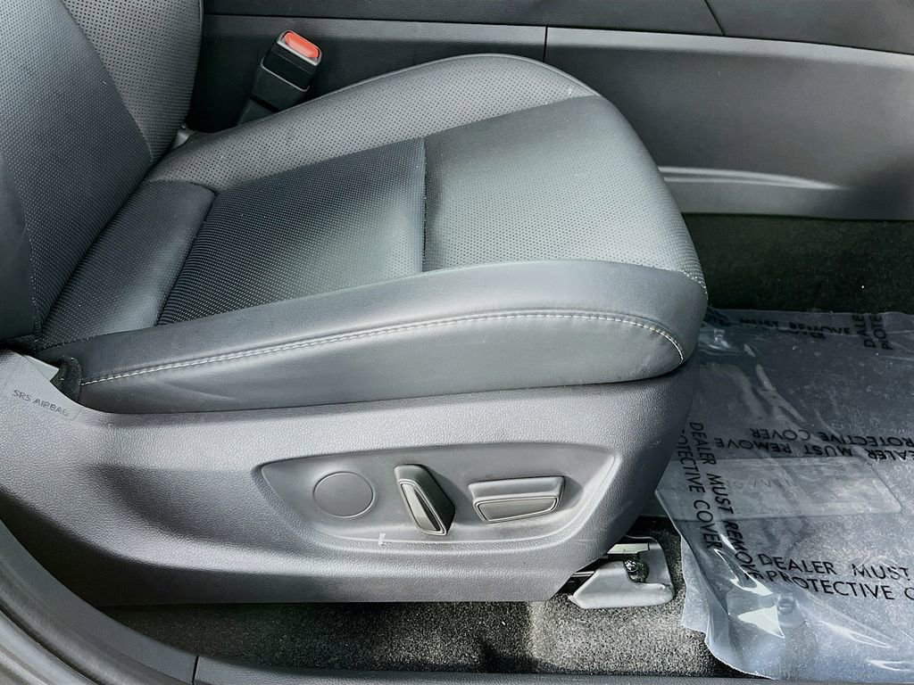 Used 2025 Toyota Crown XLE AWD/4WD image 31