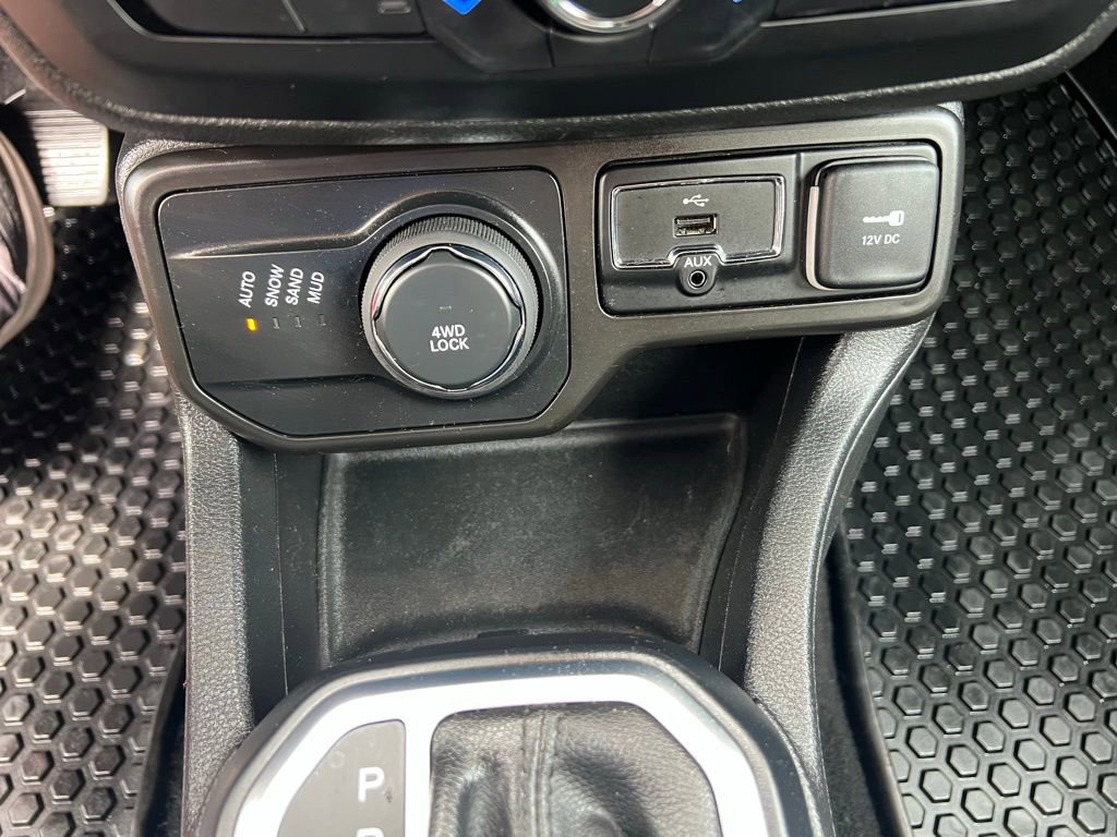 Used 2019 Jeep Renegade Latitude w/ Cold Weather Group AWD/4WD image 33