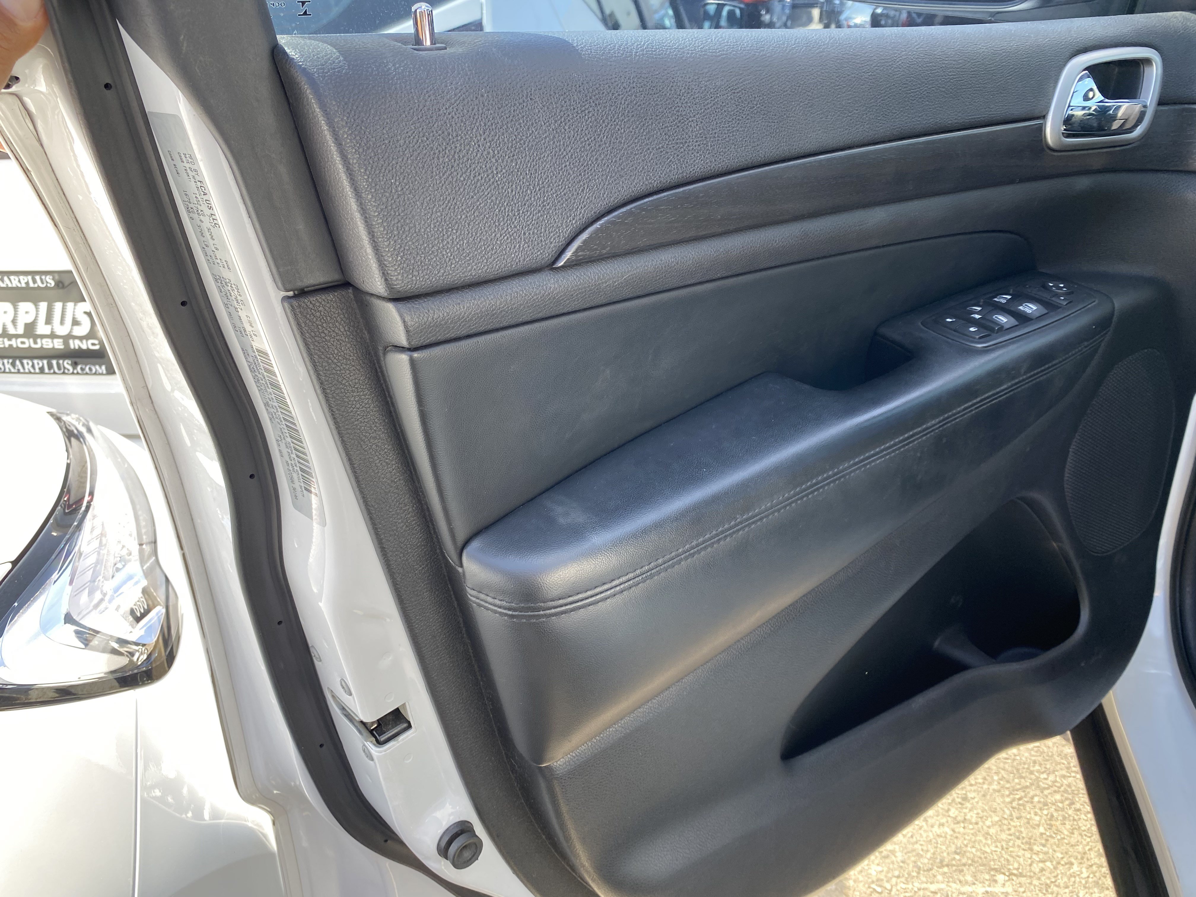 Used 2018 Jeep Grand Cherokee Laredo RWD image 12