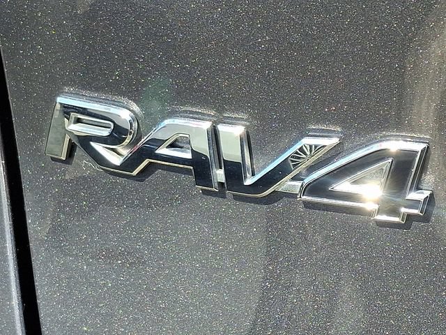 Used 2025 Toyota RAV4 XLE AWD/4WD image 10