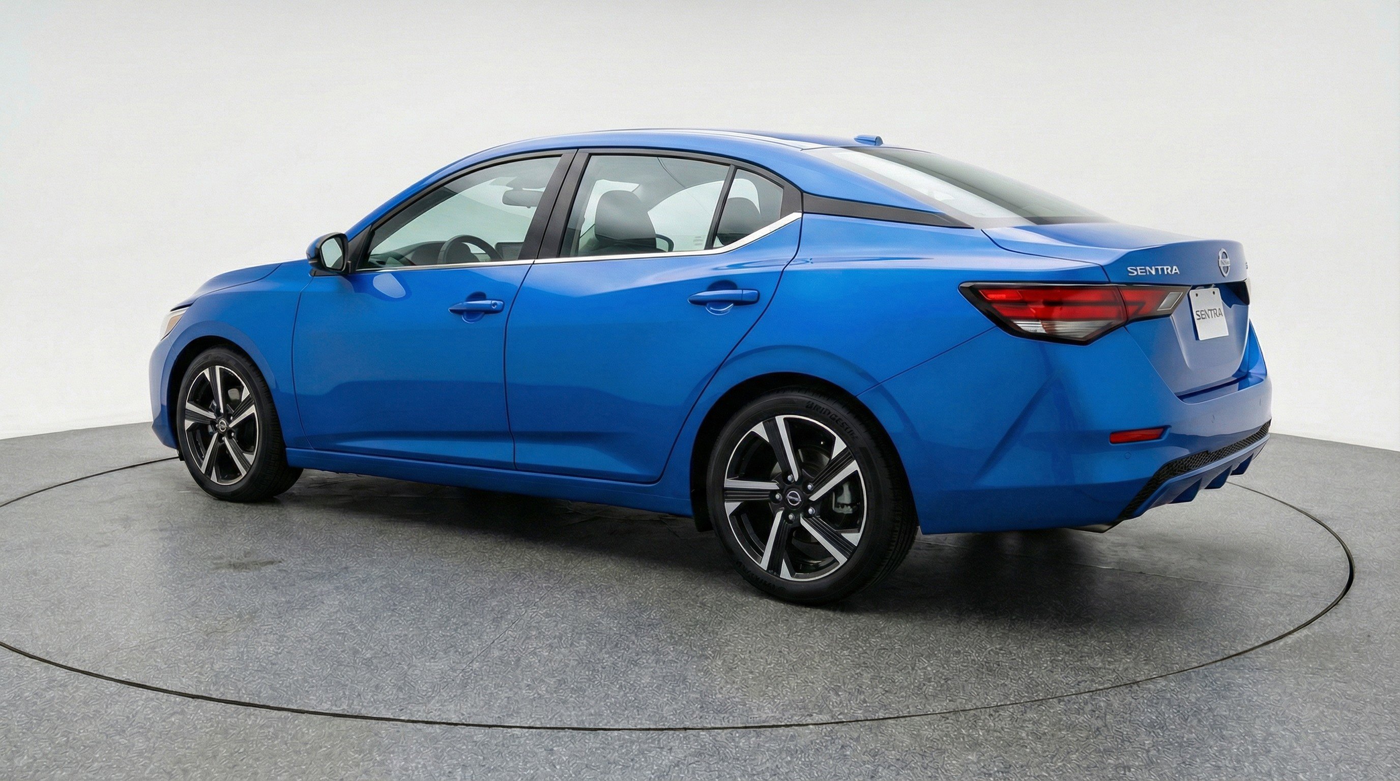 Used 2025 Nissan Sentra SV FWD image 6