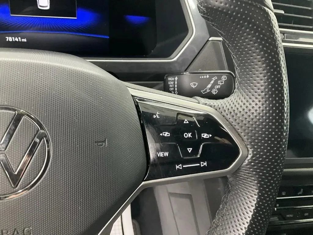 Used 2024 Volkswagen Tiguan SE R-Line image 17