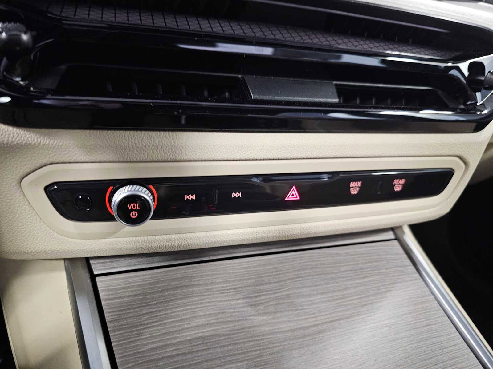 Used 2025 BMW 330i xDrive 330i xDrive w/ Premium Package image 18