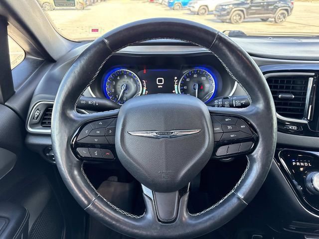 Used 2018 Chrysler Pacifica Touring-L Plus FWD image 20