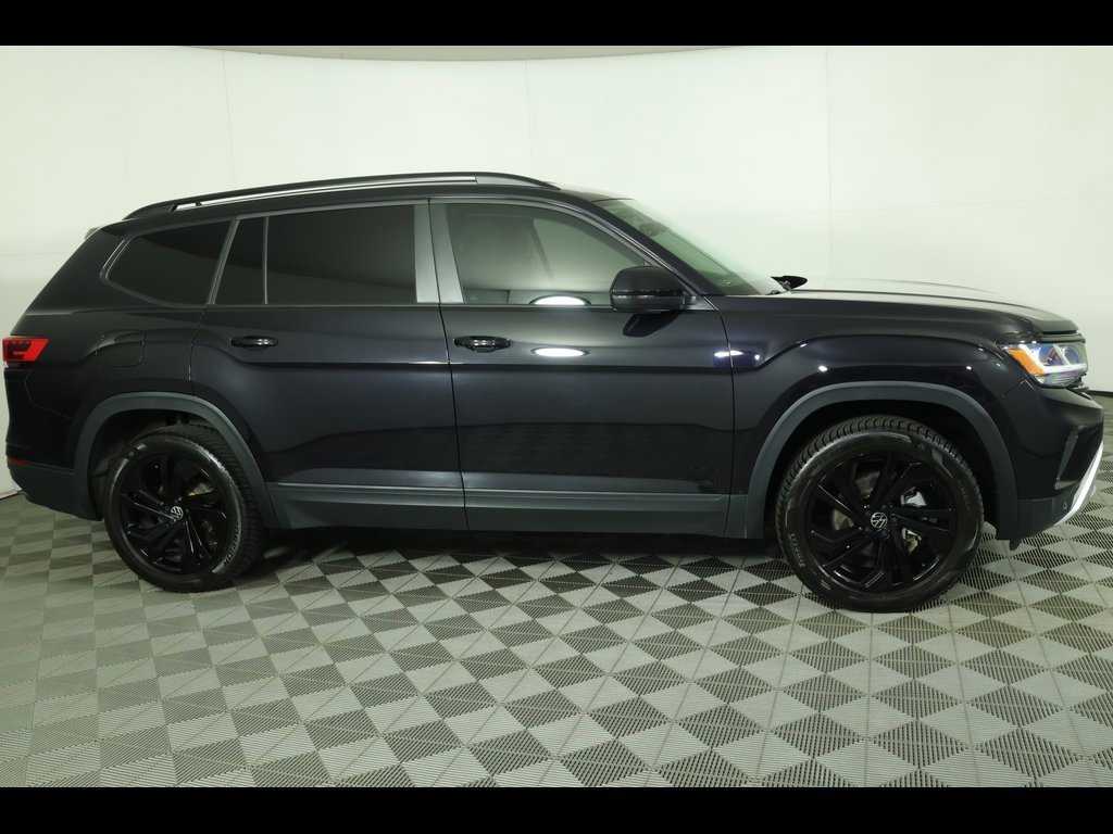 Used 2022 Volkswagen Atlas SE w/ Black Wheel Package image 8