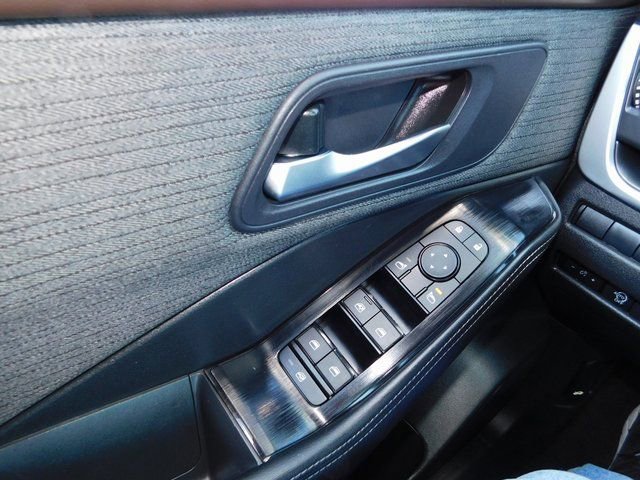 Used 2023 Nissan Rogue SV image 29