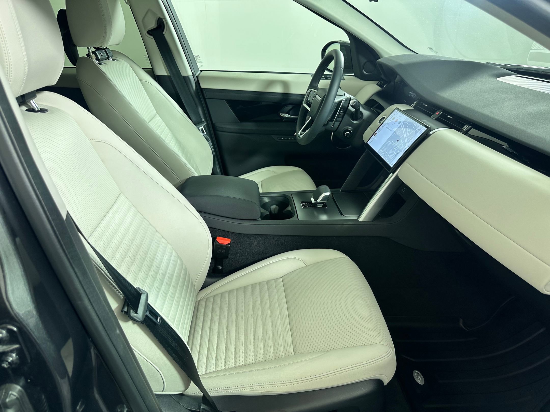 Used 2025 Land Rover Discovery Sport S AWD/4WD image 20