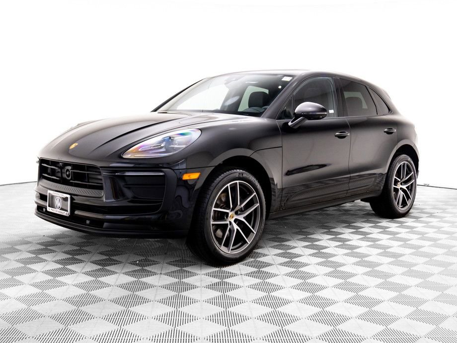 Certified 2025 Porsche Macan image 1