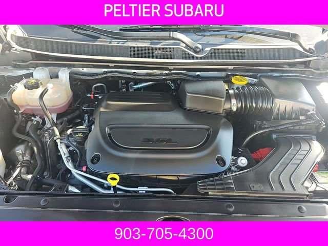 Used 2024 Chrysler Pacifica Touring-L FWD image 11