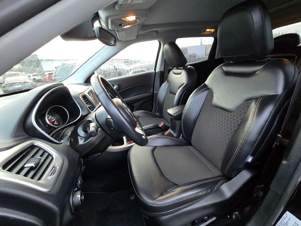 Used 2018 Jeep Compass Latitude w/ Popular Equipment Group FWD image 20