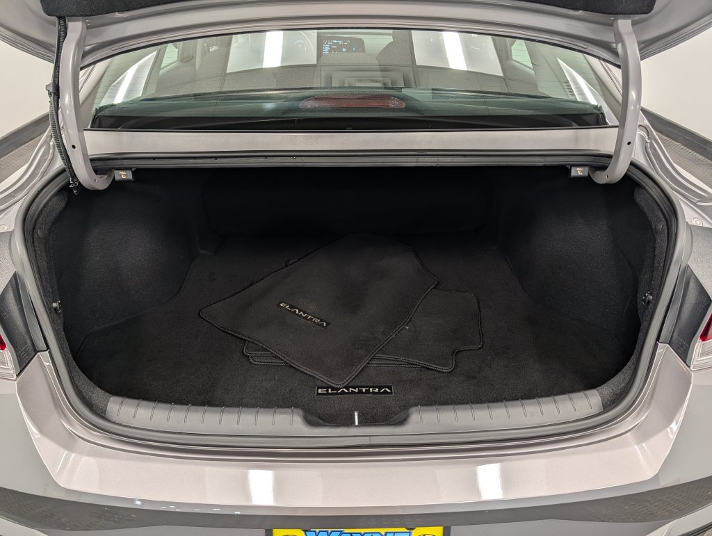 Certified 2023 Hyundai Elantra SEL w/ Convenience Package FWD image 24