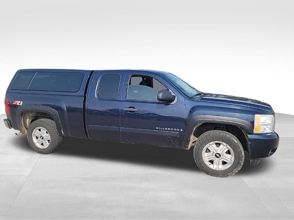 Used 2007 Chevrolet Silverado 1500 LT w/ 1LT Convenience Package image 2