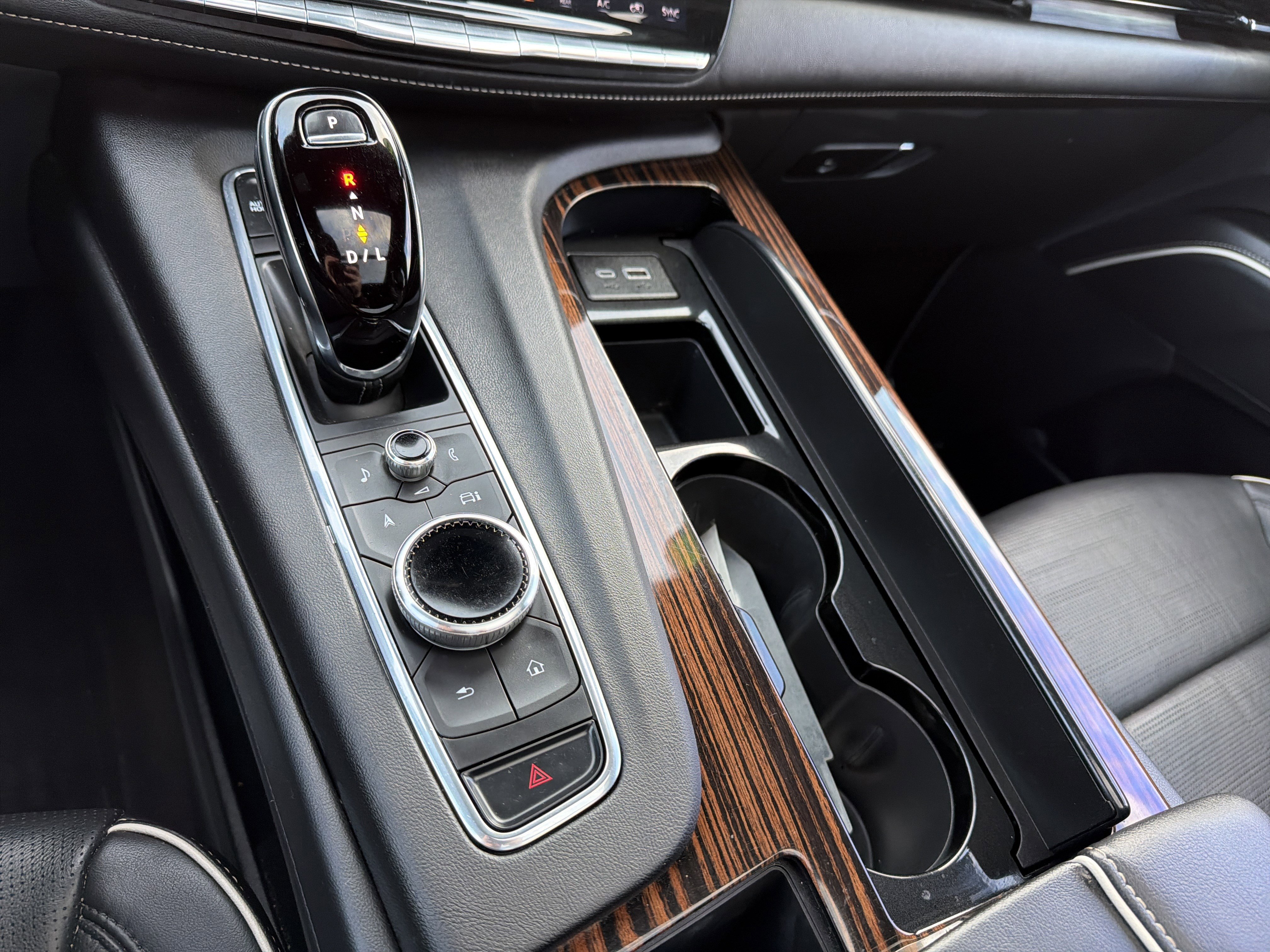 Used 2023 Cadillac Escalade ESV Premium Luxury w/ Performance Package image 25