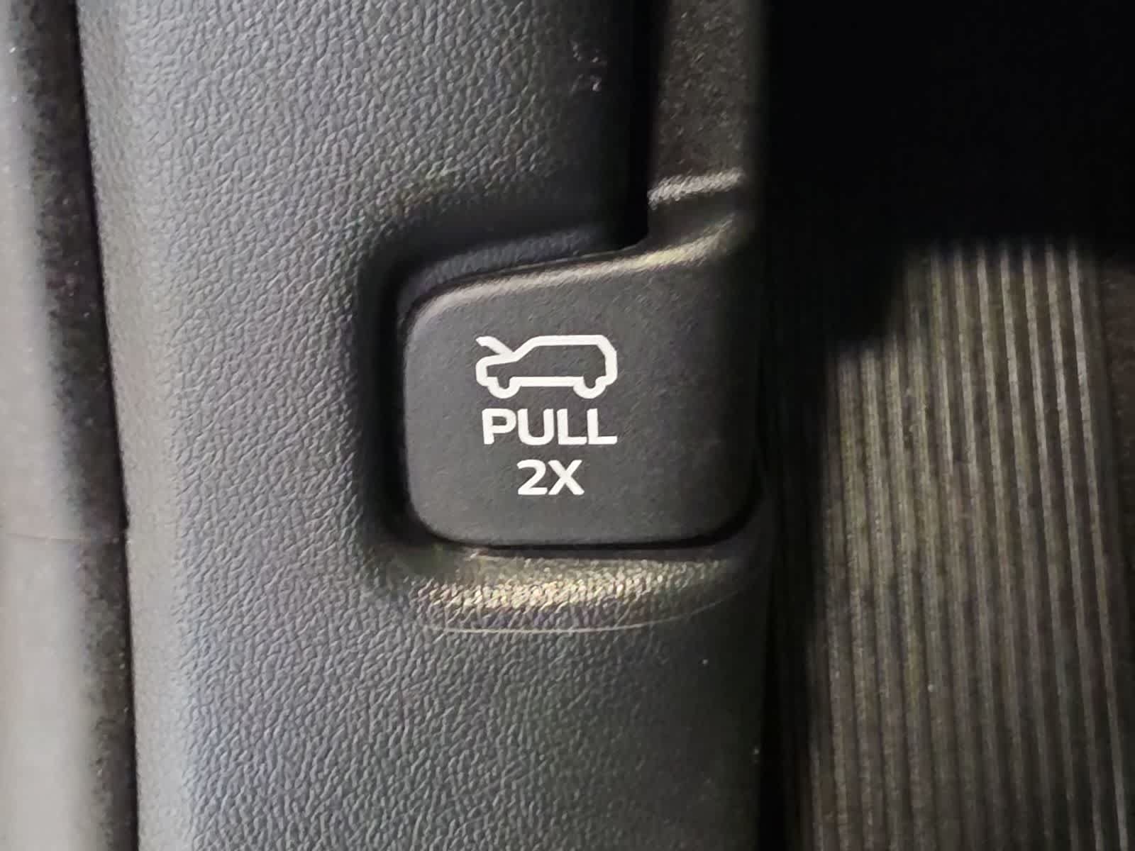 Used 2023 Ford Explorer XLT w/ Equipment Group 202A AWD/4WD image 19