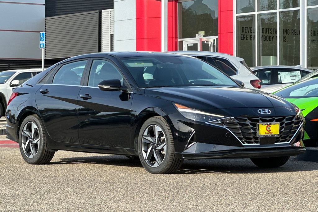 Used 2023 Hyundai Elantra Limited image 2