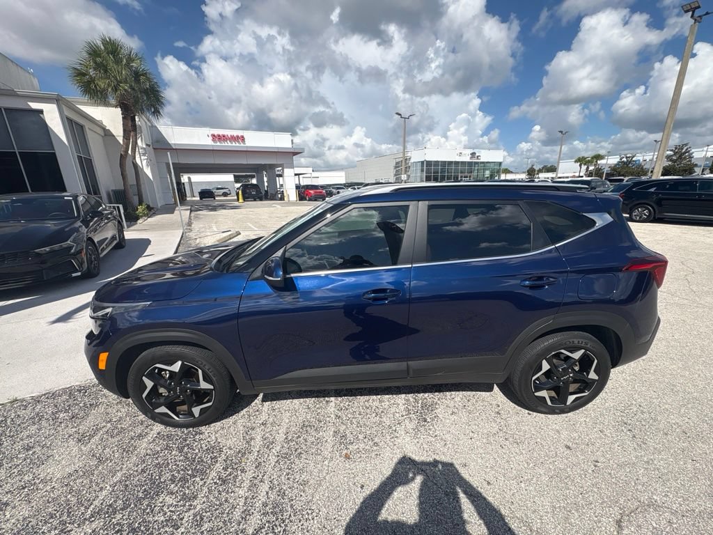 Certified 2024 Kia Seltos EX FWD image 4