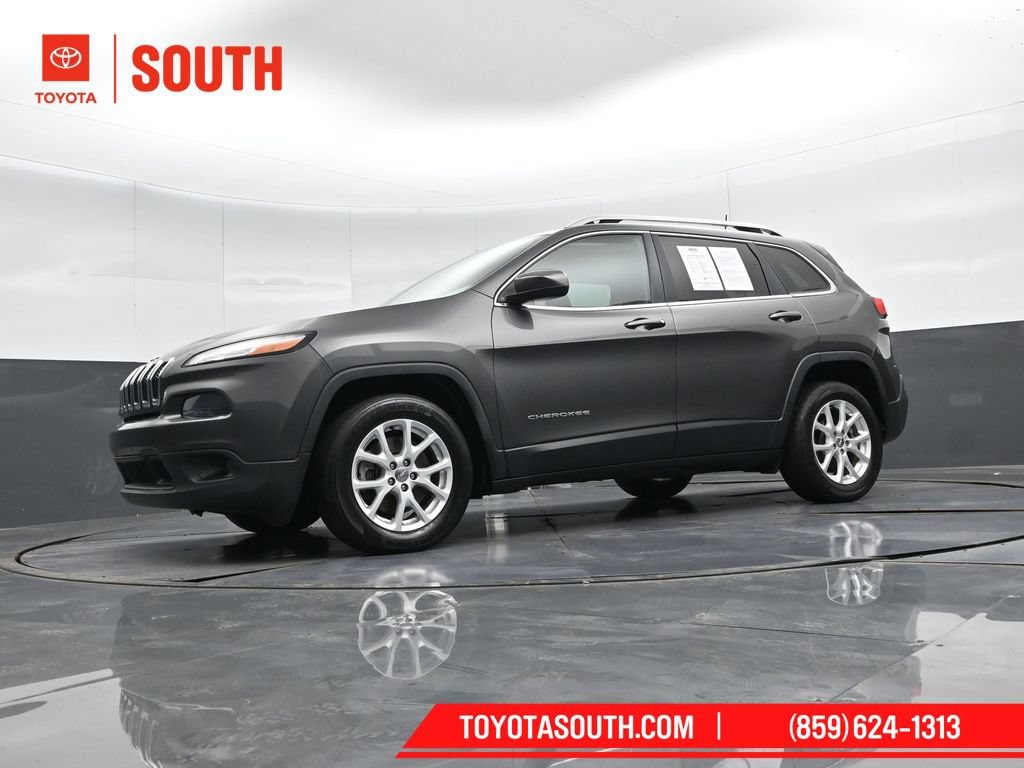 Used 2017 Jeep Cherokee Latitude w/ Comfort & Sound Group FWD image 37