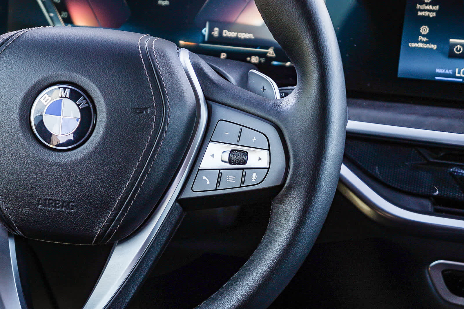 Used 2025 BMW X5 sDrive40i w/ Premium Package image 17