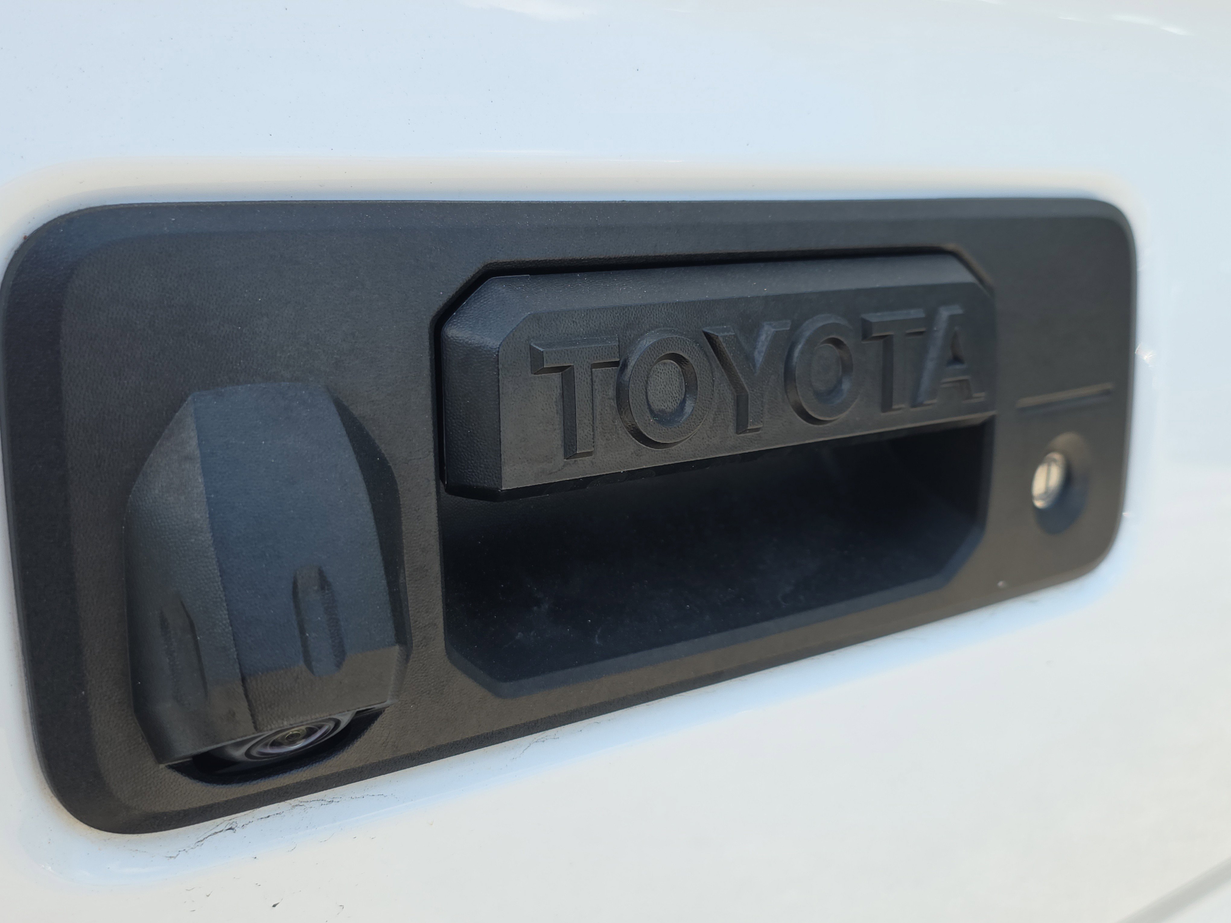 Used 2023 Toyota Tacoma SR5 AWD/4WD image 9