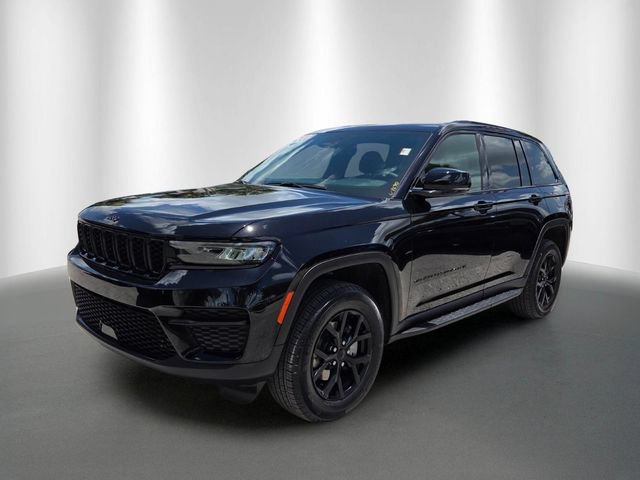 Certified 2025 Jeep Grand Cherokee Altitude AWD/4WD image 2