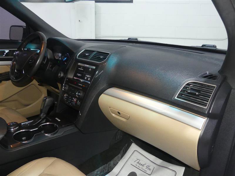 Used 2016 Ford Explorer XLT w/ Equipment Group 202A AWD/4WD image 24
