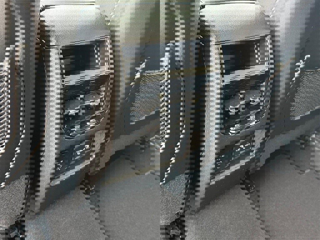 New 2026 Jeep Grand Cherokee Altitude image 11