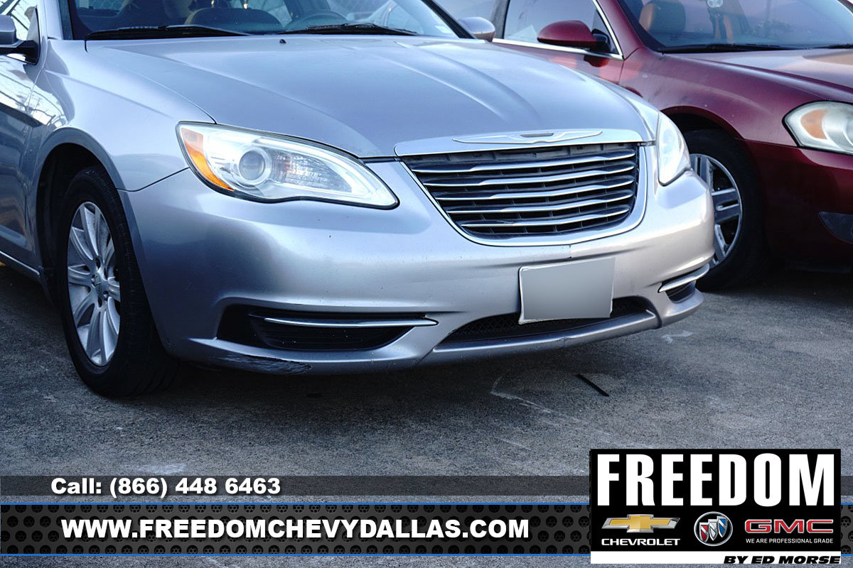Used 2013 Chrysler 200 Touring FWD image 5