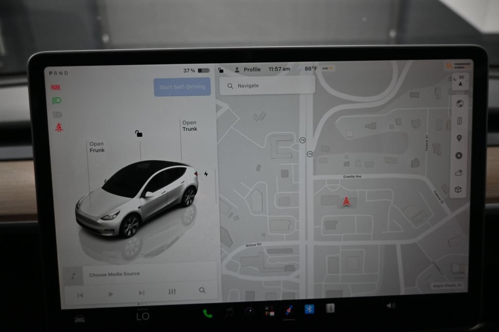 Used 2024 Tesla Model Y 2WD image 23