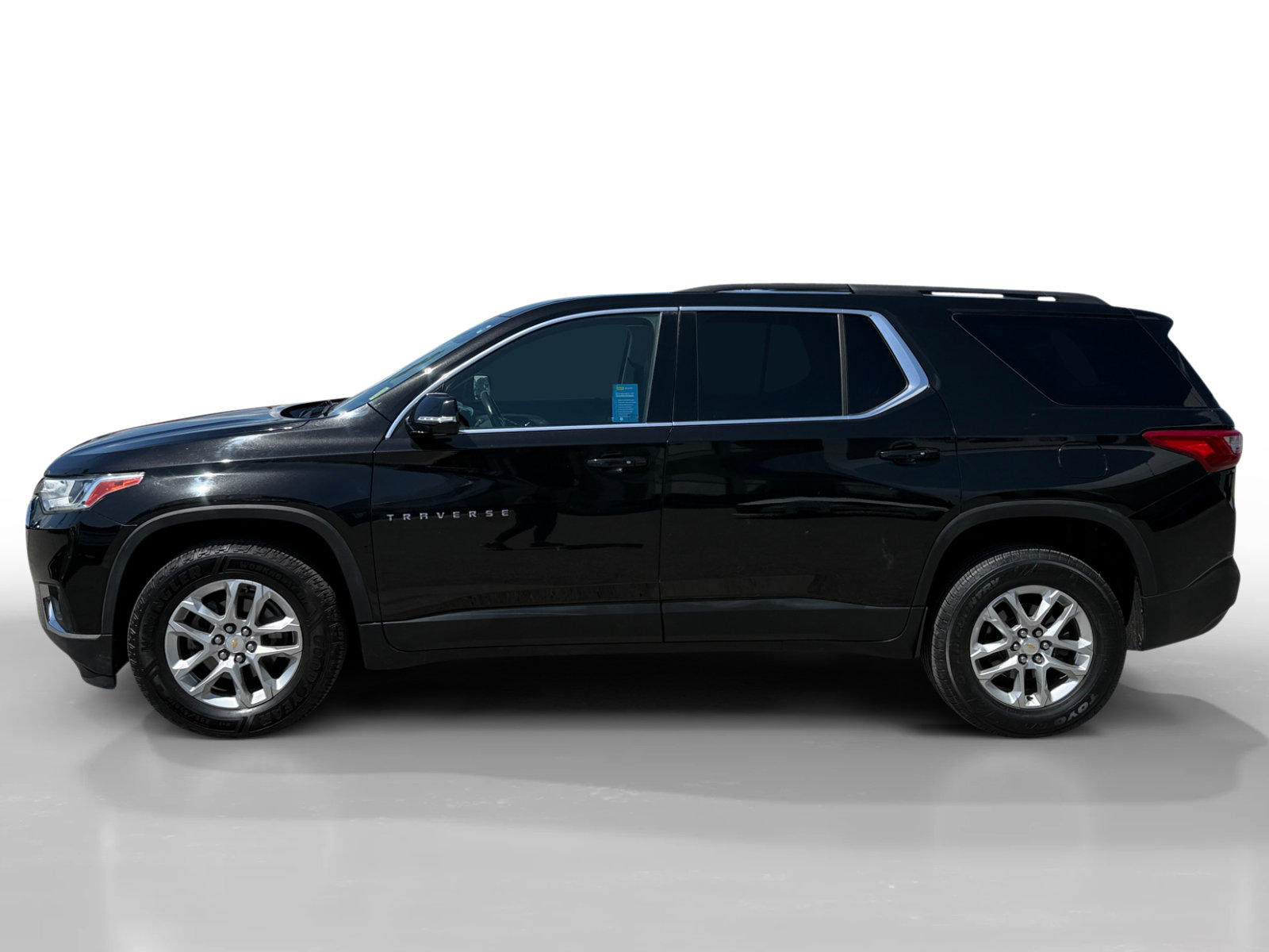 Used 2020 Chevrolet Traverse LT FWD image 2