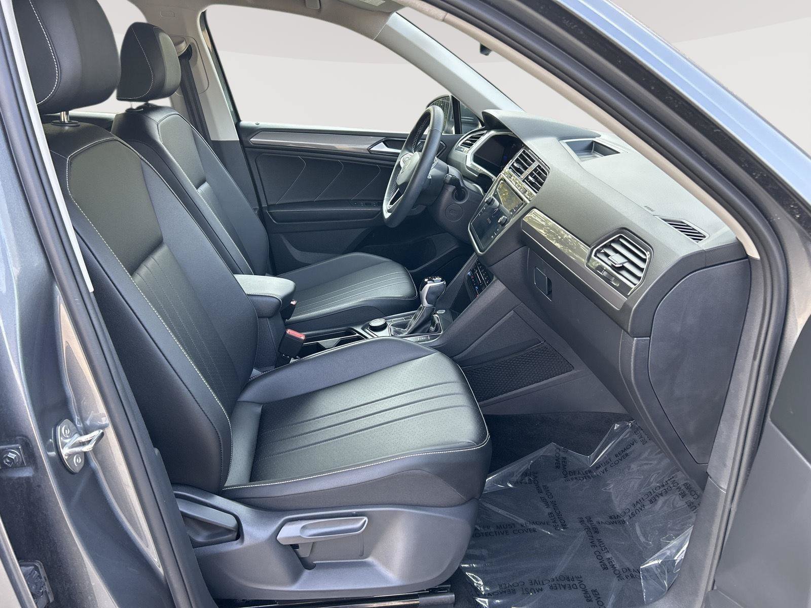 Used 2023 Volkswagen Tiguan SE AWD/4WD image 18