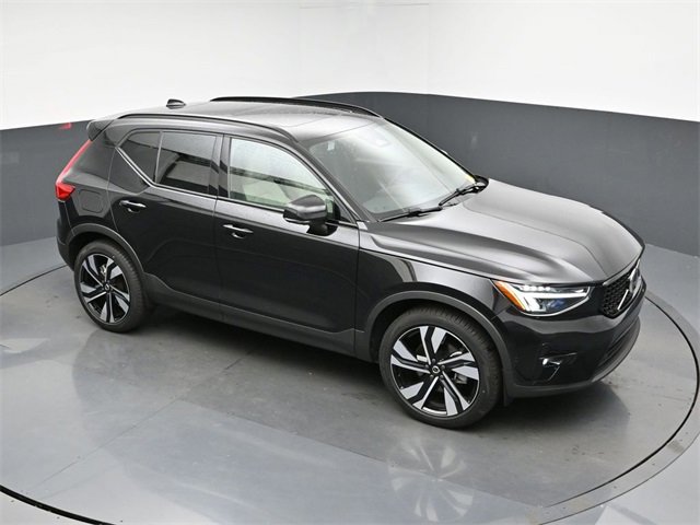 Used 2024 Volvo XC40 B5 Plus w/ Climate Package image 46