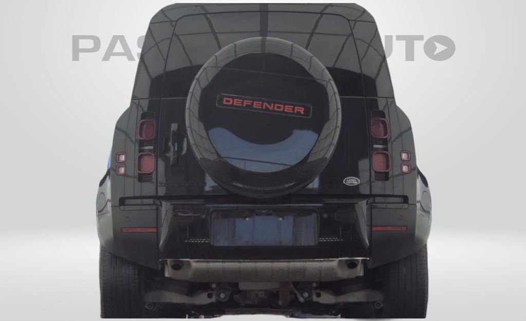 Used 2023 Land Rover Defender 110 S image 8