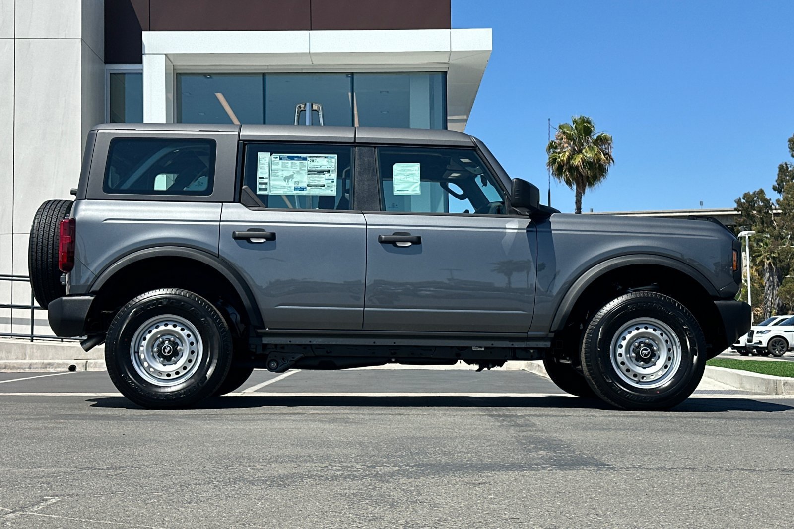 New 2026 Ford Bronco 4-Door AWD/4WD image 2