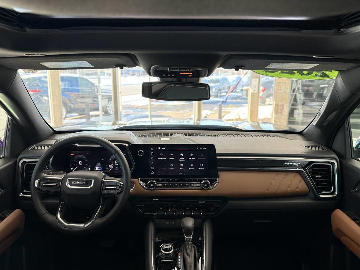 Used 2025 GMC Canyon AT4 w/ Technology Plus Package image 22