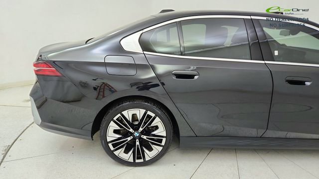 Used 2024 BMW 530i image 12