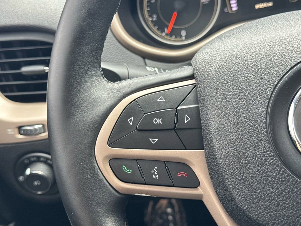 Used 2017 Jeep Cherokee Latitude w/ Cold Weather Group image 26